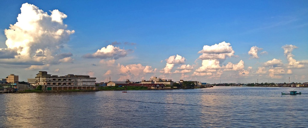 Air jernih Sungai Kapuas yang memikat