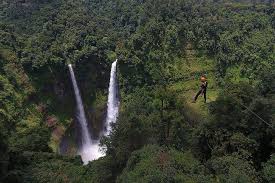 Tad Gneuang Waterfall: Tempat Sempurna untuk Menyatu dengan Alam di Laos