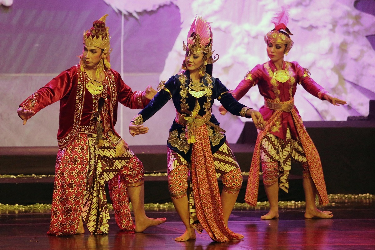 Mengenal Tari Golek Menak: Keindahan dan Filosofi di Balik Gerakan Jawa Barat