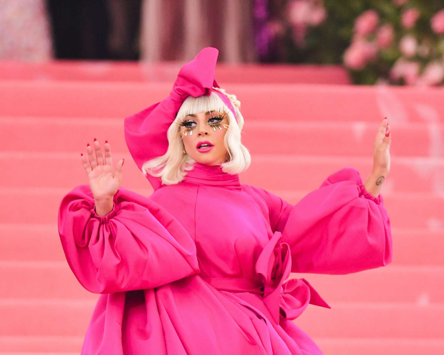 Outfit Lady Gaga: Bahasa Keberanian, Seni, dan Identitas yang Mengubah Dunia Mode