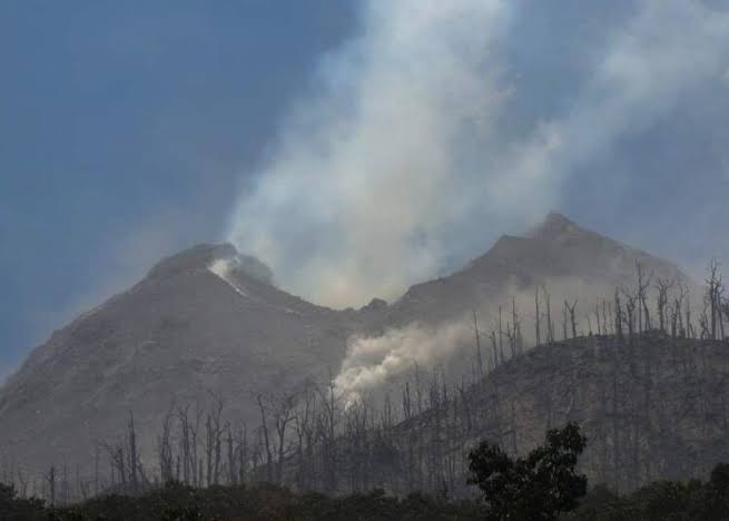 Gunung Lewotobi Meletus