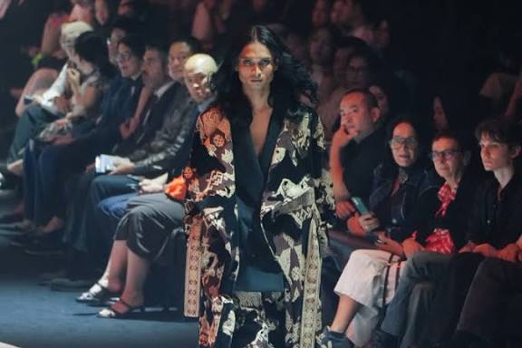Wujud Garuda dalam Siluet
